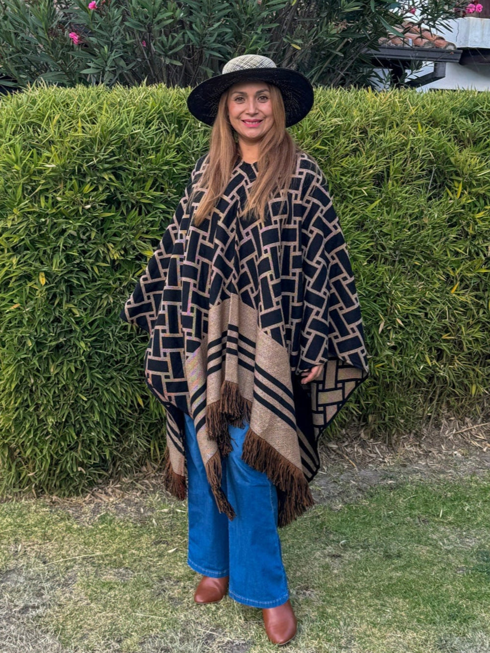 WOOL PONCHO - KAWSAY