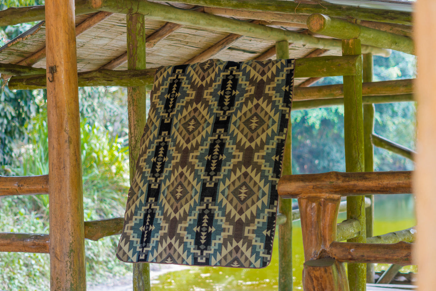 WOOL THROW - YAKU